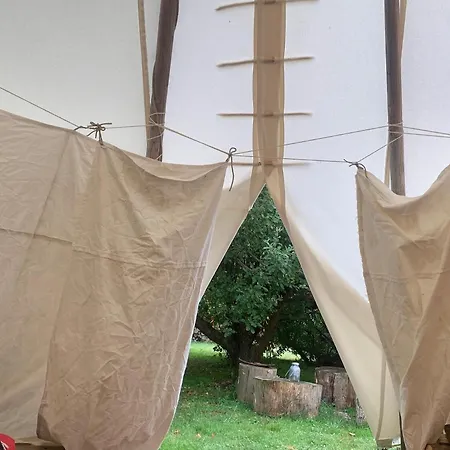 Роскошный шатер Teepee Oppidum Praha-motofamily