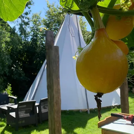 Teepee Oppidum Praha-motofamily * Lhota (Prague-West)